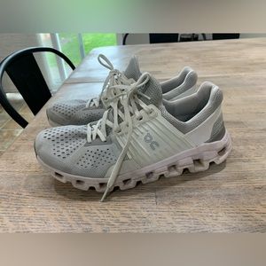 Womens Oncloud shoes size 7.5